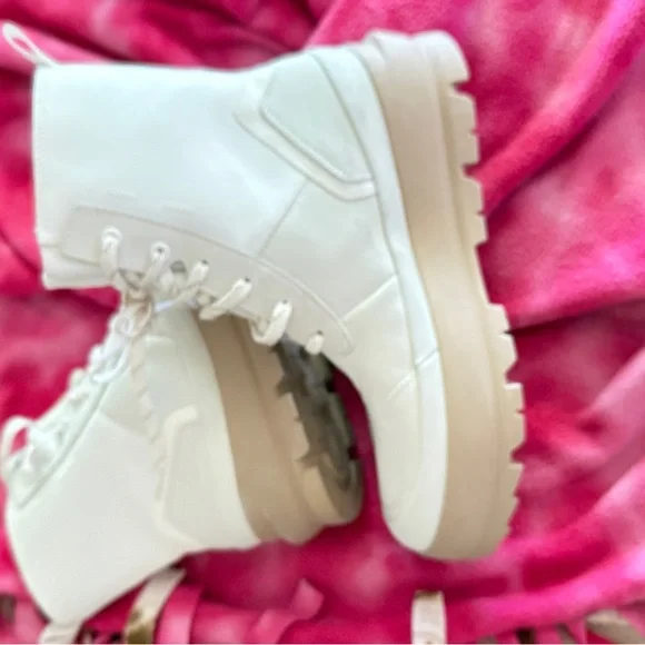 UGG Off White Lace-Up Women's Boots - Picture 4 of 16